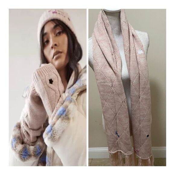 New Scarf and hand warmer set from Urban outfitter Cozy  cable knit arm warmers - Picture 1 of 10